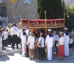 Procesiune de 3 Septembrie in fata Catedralei